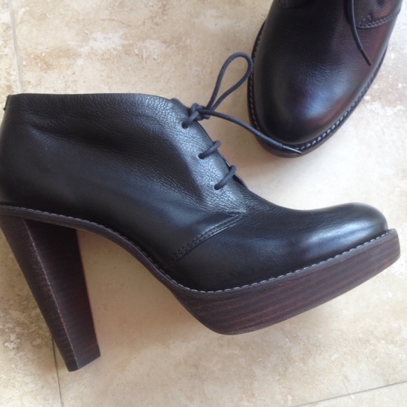 Cole Haan Shoes - Cole Hann Stephanie Air Chukka EUC